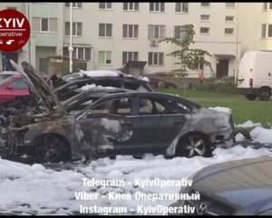 На парковке сгорели три автомобиля: соседи подозревают поджог