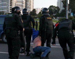 В Беларуси таксист спас пешехода от нападения силовиков