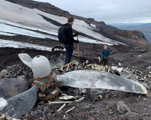 Танучий льодовик оголив уламки бомбардувальника часів Другої світової