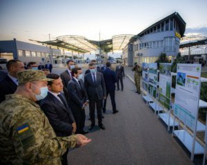 Зеленский пообещал решить проблему с очередями на границе