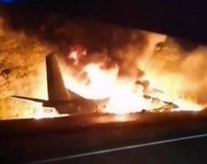 Одразу вибухнув: з'явилося відео падіння АН-26