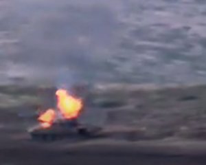 Минобороны Армении показало уничтожение азербайджанского танка: видео
