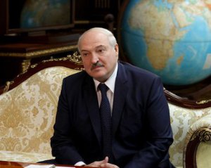 Треба менше дивитися по сторонах: Лукашенко нахамив Макрону