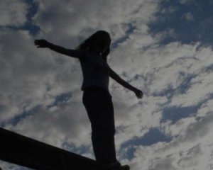 19-летняя женщина оставила предсмертную записку и прыгнула с моста