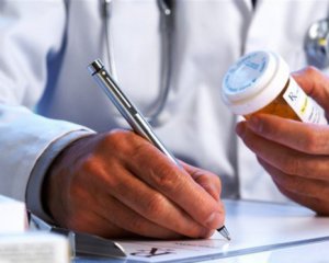 Гінеколог займався сутенерством і торгував наркотиками