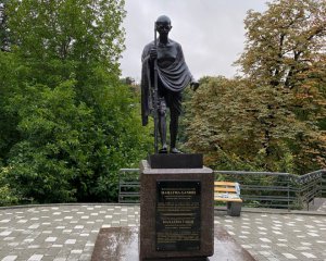 В Киеве открыли памятник индийском лидеру