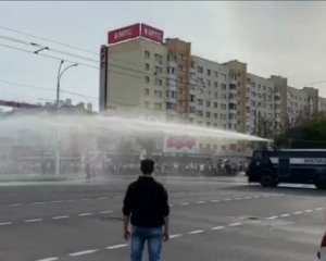 Минск: протестующие вывели из строя два водомета