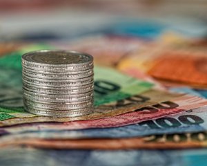Куди українці несли гроші під час карантину