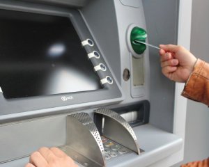 Вберегтися від шахраїв: як правильно користуватися банкоматом