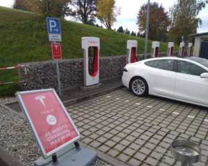 Розповіли, коли в Україні з&#039;являться зарядні станції Tesla Supercharger