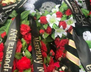 Проект артруководителя "Бабьего Яра" прислал венок на могилу неонацист