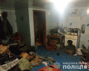 Застав із сусідом: чоловік розправився з дружиною й кинув у погріб