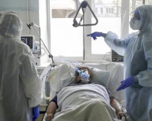 Хворі лежать навіть у коридорі: лікарні переповнені пацієнтами із Covid-19