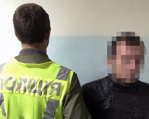 Затримали чоловіка, який із підробленим посвідченням грабував магазини