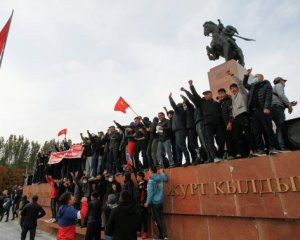 Мітинги у Киргизстані: в країні вводять надзвичайний стан