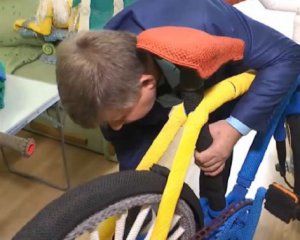 Майстер макраме зв'язав собі велосипед