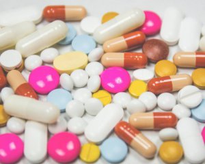 Президент легализовал торговлю лекарствами онлайн