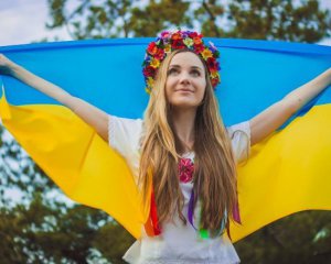 Більша половина українців готова відстоювати цілісність України зі зброєю в руках - соціологи