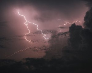 Куди звертатись, якщо зникло світло через негоду