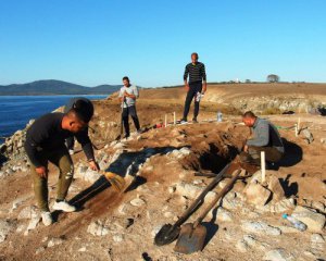 На маленьком острове среди моря нашли античный храм