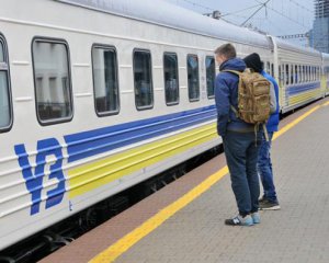 Укрзализныця закроет продажу билетов на 9 станциях