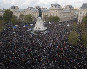 Вбивство вчителя: у Франції пройшла демонстрація солідарності і непокори