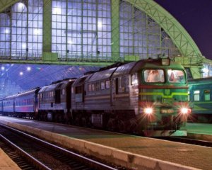 Бегали голышом и кричали: поезд Львов-Киев остановили из-за неадекватных девушек