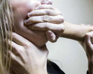 Таксист зґвалтував і намагався задушити пасажирку