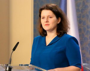 Міністерка назвала прем'єра "дебілом"