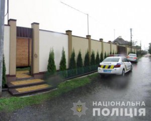 Мужчина пришел в гости к школьнице и там ее изнасиловал