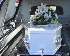 Женщина открыла глаза в похоронном бюро, но через 8 недель все же умерла