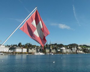 Заплатить каждому гражданину по € 7 тыс. Вопрос вынесут на референдум