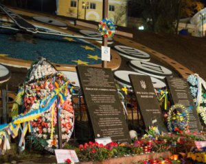Пьяный вандал осквернил памятник Героям Небесной сотни в Киеве