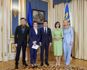 За 3 дня до выборов на 4 телеканалах покажут интервью с Зеленским