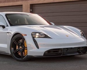Спорткар Porsche розбили одразу після купівлі