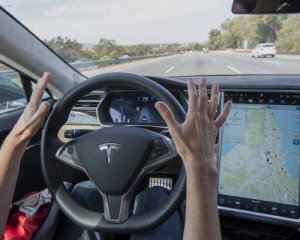 Tesla начали оснащать полноценным автопилотом