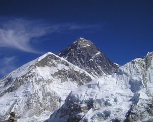 В Непале закрыли доступ на Эверест