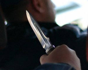 Не вирішили конфлікту: пасажир порізав таксиста і втік