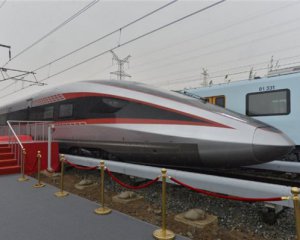 У Китаї розробили швидкісний поїзд, для якого ширина колії не має значення