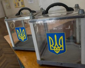 У Дніпропетровській області невикористані бюлетені порубали сокирою