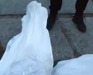 Председатель УИК оставила мешки с бюллетенями на улице и ушла