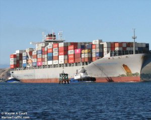 Военный корабль столкнулся с торговым судном: есть травмированные