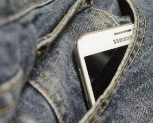 Компанія Samsung додала одній з моделей смартфона функції іншої