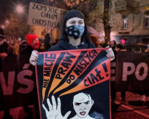 Рейтинг правлячої партії Польщі через заборону абортів впав на 12%
