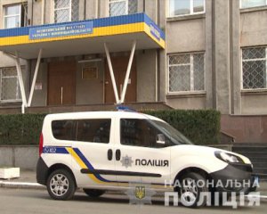 Чоловік посварився з сусідкою та встромив їй у серце ніж