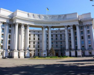 Білорусь закрила наземний кордон для українців: у МЗС дали роз'яснення