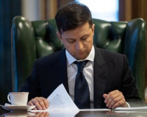 Зеленський підготував законопроєкт про припинення повноважень суддів КСУ