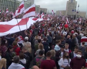 "Ми відступати не збираємося" - Лукашенко попередив протестувальників