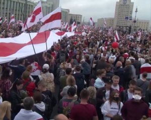 &quot;Ми відступати не збираємося&quot; - Лукашенко попередив протестувальників