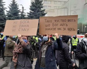 Мітингарів акції протесту під КСУ затримували